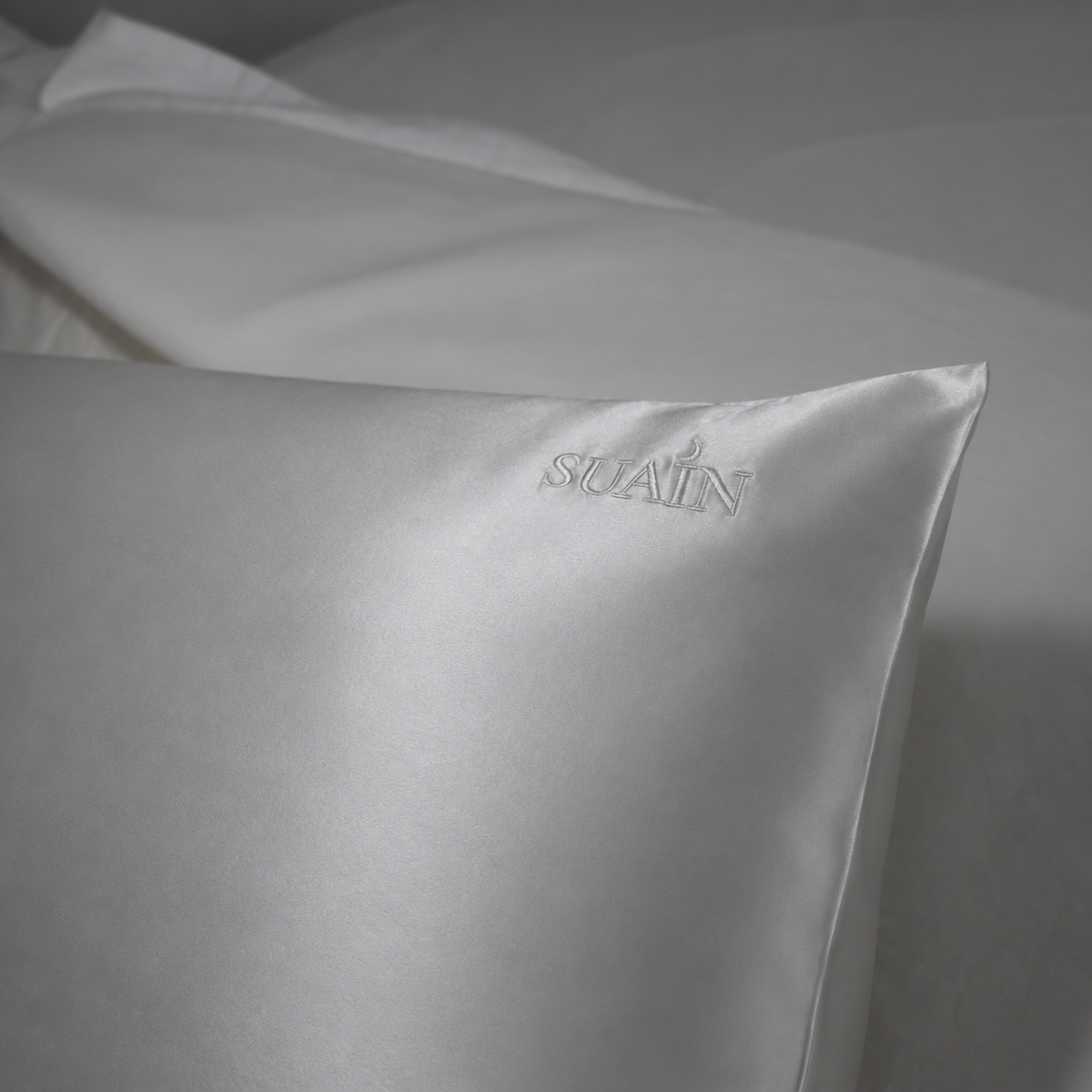 Organic Mulberry Silk Pillowcase in Ivory White, picture 1